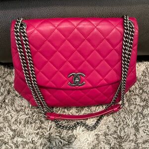 Authentic Chanel Quilted Leather Chain bag/Crossbody Bag/Shoulder bag